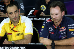 Глава Renault Sport F1 Сириль Абитбуль и спортивный директор Red Bull Racing Кристиан Хорнер