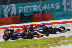 Daniel Ricciardo, Red Bull Racing RB11 et Max Verstappen, Scuderia Toro Rosso STR10