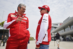 Маурицио Арривабене, директор команды Ferrari и Кими Райкконен, Ferrari
