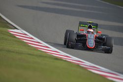 Jenson Button, McLaren MP4-30 running flow-vis paint