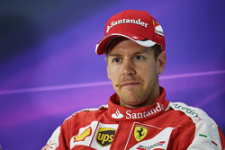 Себастьян Феттель Ferrari на пресс-конференции ФИА