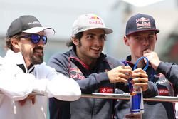 Fernando Alonso, McLaren Honda, Carlos Sainz, Scuderia Toro Rosso y Max Verstappen, Scuderia Toro Rosso
