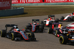 Fernando Alonso, McLaren MP4-30 au départ de la course