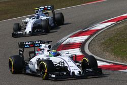 Felipe Massa, Williams FW37 delante de su compañero Valtteri Bottas, Williams FW37