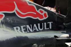 Daniil Kvyat, Red Bull Racing RB11 se retiró de la carrera con un motor de roto