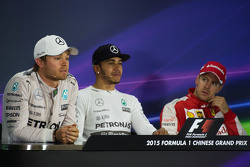 Conférence de presse d'après-course : Nico Rosberg Mercedes AMG F1, deuxième; Lewis Hamilton Mercedes AMG F1, vainqueur; Sebastian Vettel Ferrari, troisième