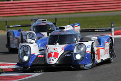 #1 Toyota Racing TS040 Hybrid: Anthony Davidson, Sébastien Buemi, Kazuki Nakajima en #2 Toyota Racin
