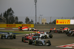 Lewis Hamilton, Mercedes AMG F1 W06 at the start of the race
