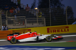 Уилл Стивенс, Manor F1 Team и напарник по команде Роберто Мери, Manor F1 Team борются за позицию