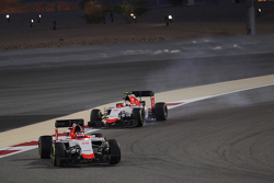 Roberto Merhi, Manor F1 Team devant Will Stevens, Manor F1 Team