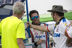 Rogelio López, Alpha Racing con miembros de su equipo.