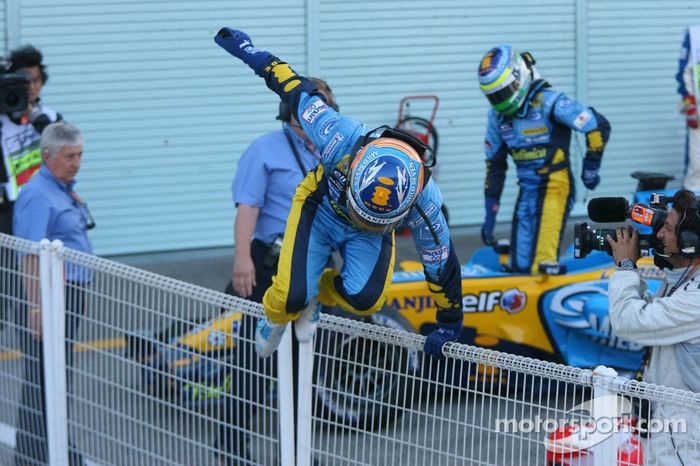 Ganador de la carrera Fernando Alonso celebra
