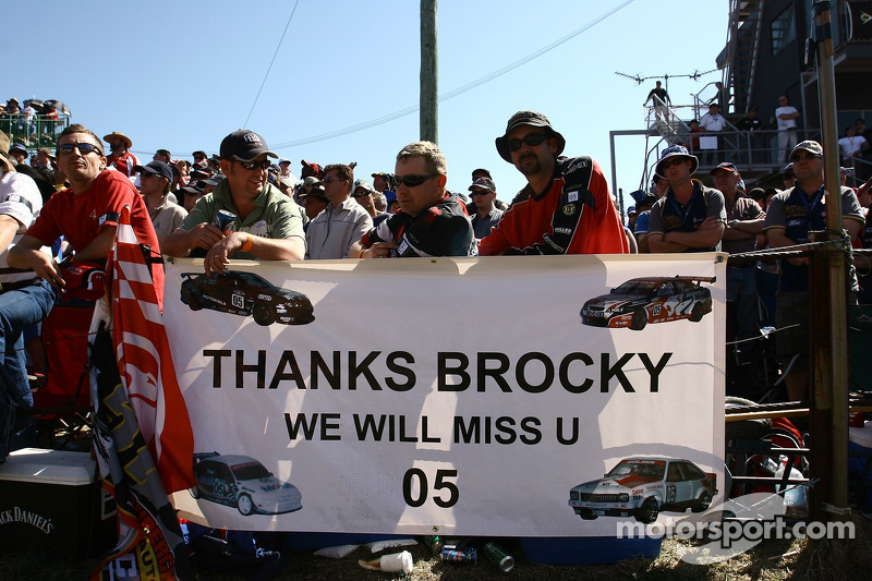 The fans pay tribute