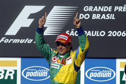 Podio: ganador de la carrera Felipe Massa celebra