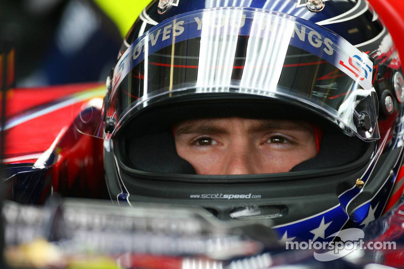 У 2007-му у вже сформованій команді Toro Rosso відбулися перші зміни. Скотт Спід залишив команду через півтора року участі у Ф1. Американець провів божевільний Гран Прі Європи, що викликало негайну заміну.