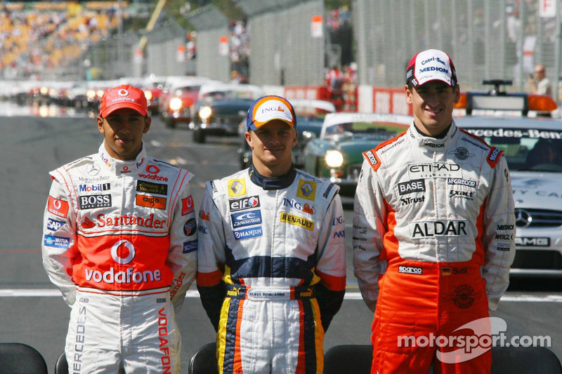 Lewis Hamilton, McLaren Mercedes, Heikki Kovalainen, Renault F1 Team, y Adrian Sutil, Spyker F1 Team