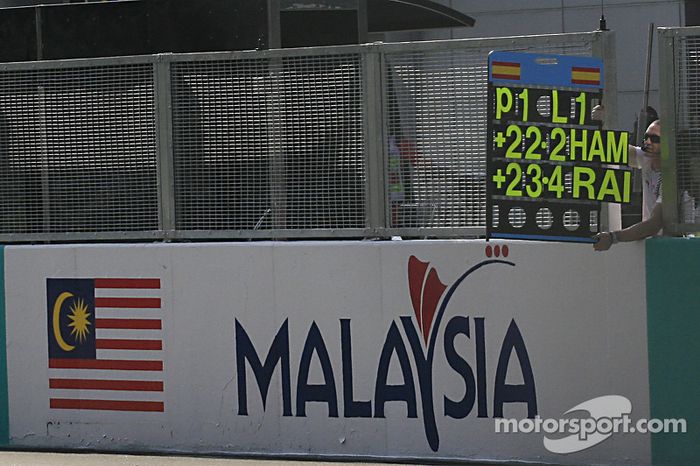 Cartel de última vuelta para Fernando Alonso