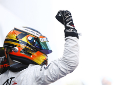 Stoffel Vandoorne, ART Grand Prix, viert zijn overwinning op het podium