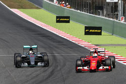 Себастьян Феттель, Ferrari SF15-T и Льюис Хэмилтон, Mercedes AMG F1 W06