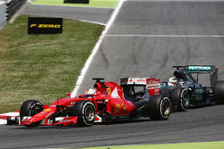 Себастьян Феттель, Ferrari SF15-T и Льюис Хэмилтон, Mercedes AMG F1 W06