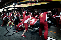 Ferrari s'entraine aux arrêts aux stands
