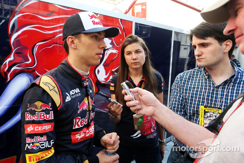 Pierre Gasly, Scuderia Toro Rosso Test Driver con i giornalisti