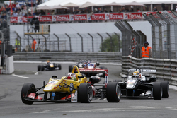 Antonio Giovinazzi, Jagonya Ayam with Carlin Dallara Volkswagen et Charles Leclerc, Van Amersfoort Racing Dallara Volkswagen