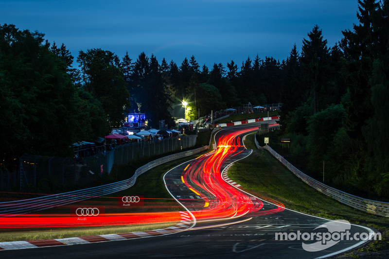 Trailing lights at Pflanzgarten