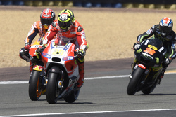 Andrea Iannone, Ducati Team y Marc Marquez, Repsol Honda team, con Bradley Smith, Tech 3 Yamaha