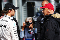 (da esquerda para a direita): Nico Rosberg, Mercedes AMG F1 com Niki Lauda