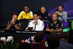 Coletiva de Imprensa da FIA: Cyril Abiteboul, Diretor da Renault Sport F1, Franz Tost, Chefe da Scuderia Toro Rosso, Paul Hembery, Diretor da Pirelli Motorsport, Christian Horner, Chefe da Red Bull Racing Team e Toto Wolff, Mercedes AMG F1