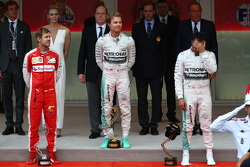 Podium : le deuxième, Sebastian Vettel, Ferrari Ferrari SF15-T, le vainqueur Nico Rosberg et le troisième Lewis Hamilton, Mercedes AMG F1 W06