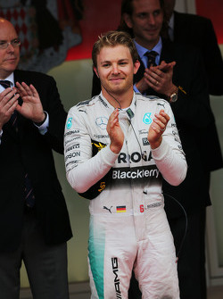 Le vainqueur Nico Rosberg, Mercedes AMG F1