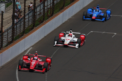 Скотт Диксон, Chip Ganassi Racing Chevrolet, Симон Пажено, Team Penske Chevrolet и Тони Канаан, Chip