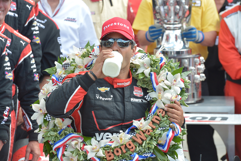 El ganador Juan Pablo Montoya, Team Penske Chevrolet celebra