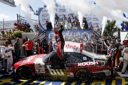 Race winner Chris Buescher, Roush Fenway Racing Ford