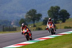 Dani Pedrosa, Repsol Honda Team y Yonny Hernandez, Pramac Racing Ducati
