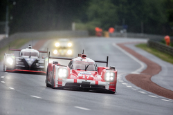 #17 Porsche Team Porsche 919 Hybrid: Timo Bernhard, Mark Webber, Brendon Hartley, Frédéric Makowiecki