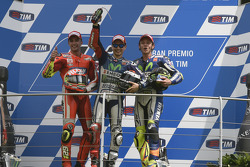 Podium : le deuxième Andrea Iannone, Ducati Team, le vainqueur Jorge Lorenzo et le troisième Valentino Rossi, Yamaha Factory Racing
