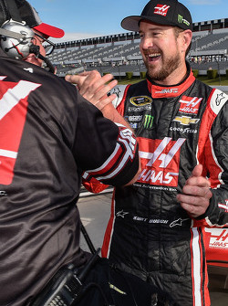 Polesitter Kurt Busch, Stewart-Haas Racing Chevrolet