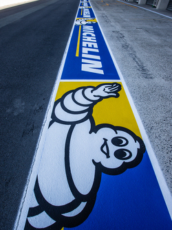Publicidad pitlane Michelin