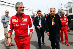 Maurizio Arrivabene, director del equipo Ferrari con Sergio Marchionne, presidente de Ferrari y CEO