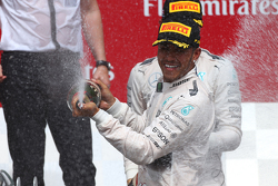 Podio: Primer lugar, Lewis Hamilton, Mercedes AMG F1