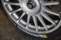 Detalle de las llantas Michelin y OZ
