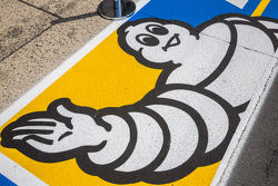 Michelinlogo in pitstraat