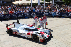 #8 Audi Sport Team Joest Audi R18 e-tron quattro: Lucas di Grassi, Loic Duval, Oliver Jarvis
