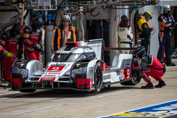 #9 Audi Sport Team Joest Audi R18 e-tron quattro: René Rast, Filipe Albuquerque, Marco Bonanomi