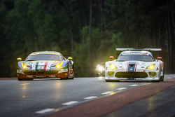 #71 AF Corse Ferrari 458 GTE: Davide Rigon, James Calado, Olivier Beretta e #53 Riley Motorsports Do