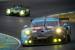 #77 Dempsey Proton Competition Porsche 911 RSR: Патрик Демпси, Патрик Лонг, Марко Зеефрид