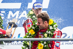 LMP1 privateer podium: Rebellion Racing Mathias Beche merayakan bersama sampanye